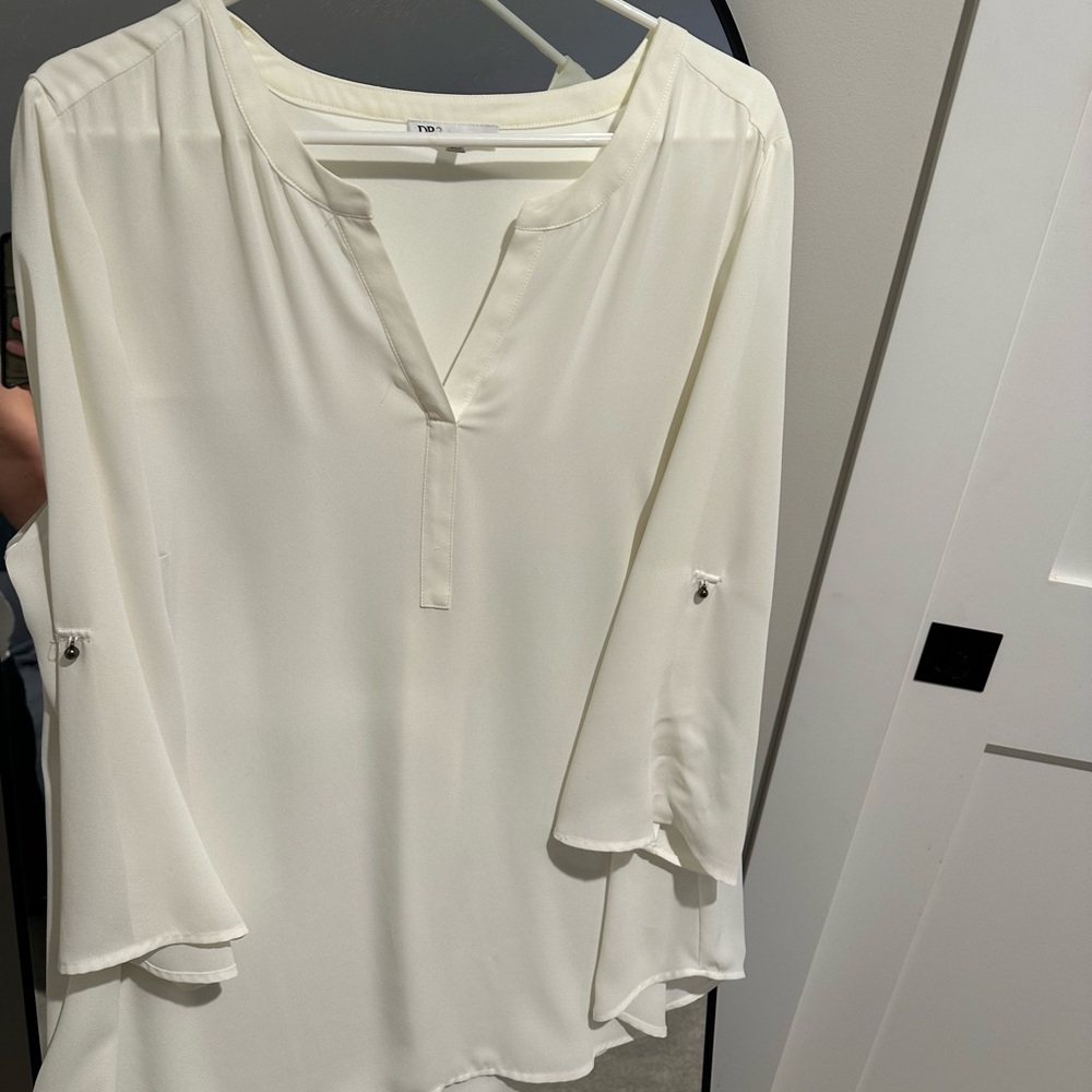 DR2 Cream Blouse with V-Neck